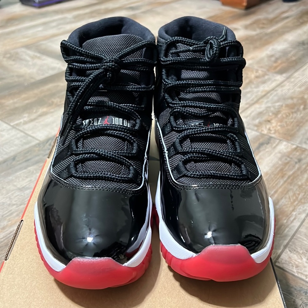 Jordan 11 retro bred
